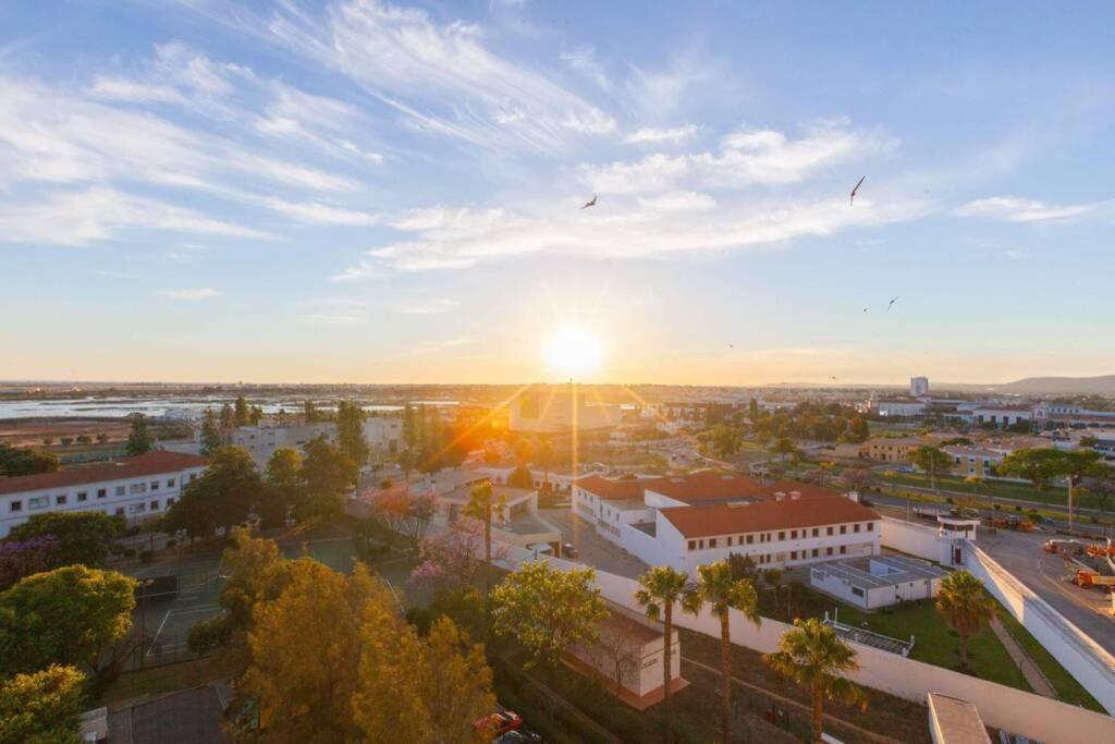 Sunset Entre A Ria E O Teatro Apartment Faro Luaran gambar